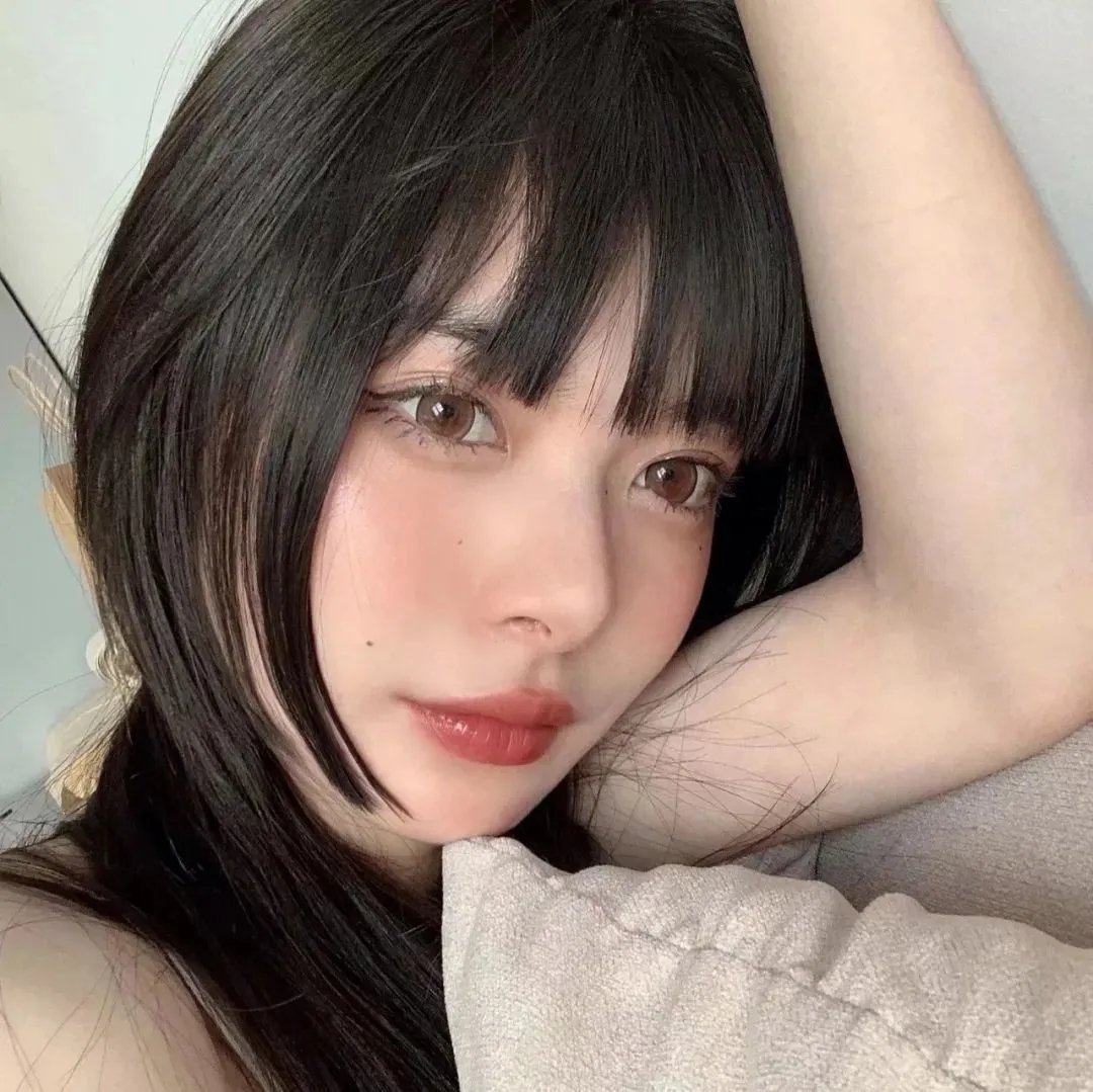 看她轻轻的飞起